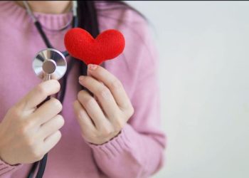 कार्डियोलॉजिस्ट ने बताईं दिल को स्वस्थ रखने वाली 4 आदतें, रोजमर्रा की जिंदगी में ऐसे करें शामिल