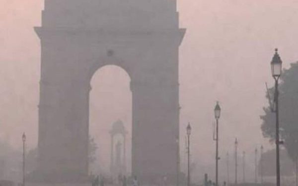दिल्ली-NCR में प्रदूषण से बढ़ सकती हैं सांस की दिक्कतें, अस्थमा से बचने के लिए अपनाएं ये उपाय